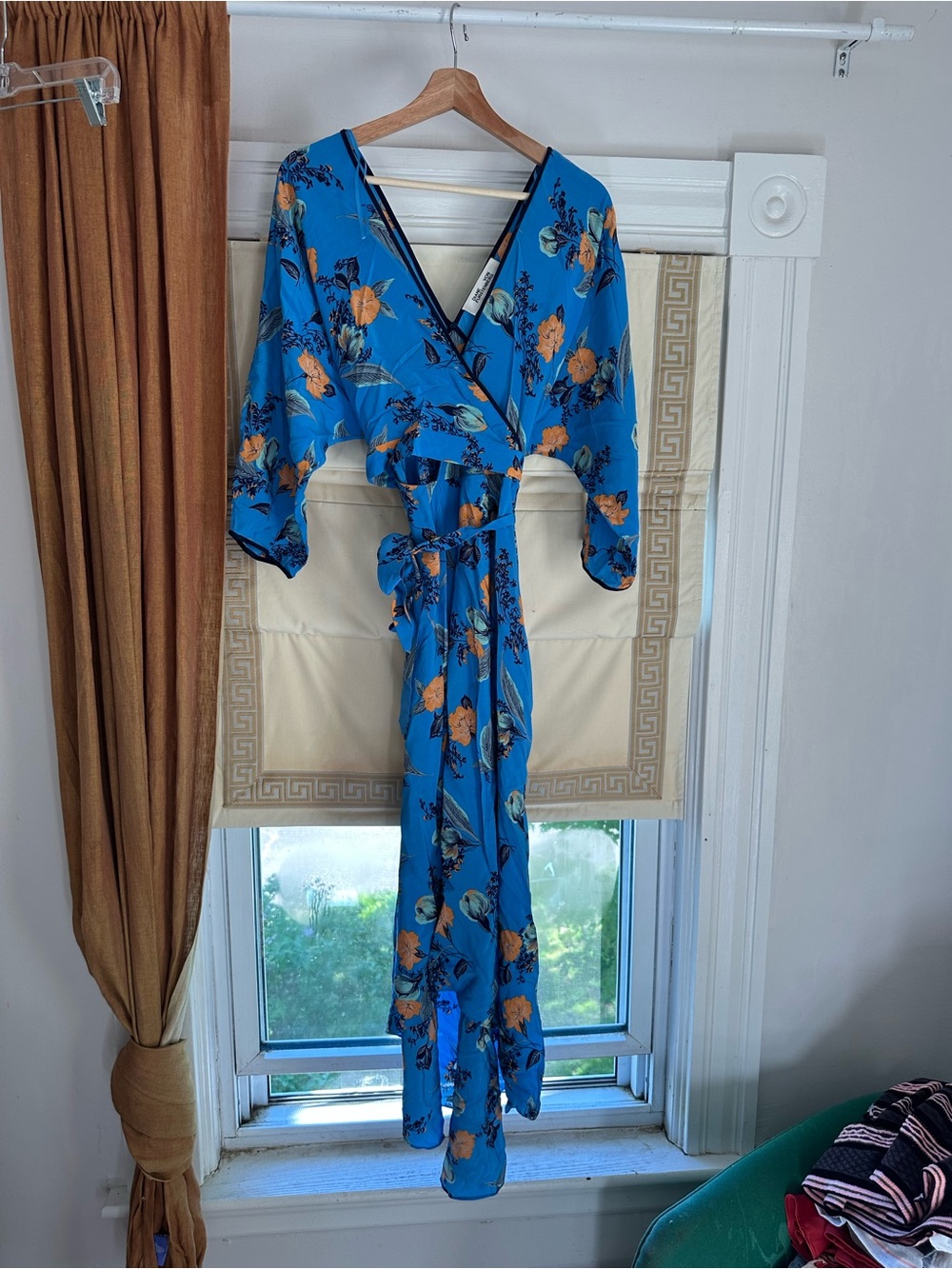 100% silk Diane Von Furstenberg Blue Floral Wrap Dress